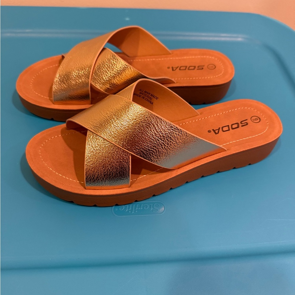Soda Women's Metallic Gold Slide Sandals SZ 9 NWT